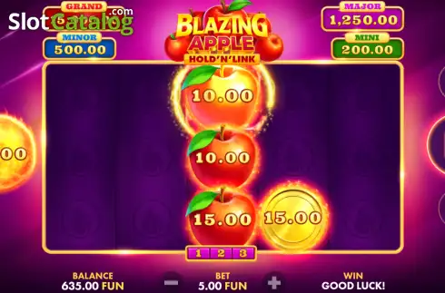 Скрин3. Blazing Apple Hold 'N' Link слот